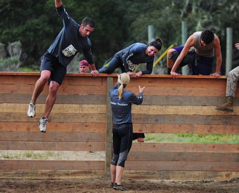 Obstacle-Course-Racing-HQ-OCR-participants-climing-over-wooden-wall-640x410px
