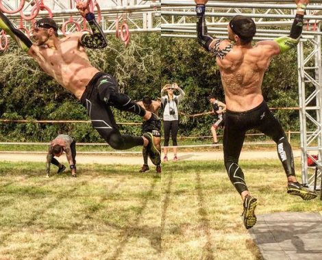 Obstacle-Course-Racing-HQ-Two-Men-Climbing-Across-Bar-Obstacle-564x564px